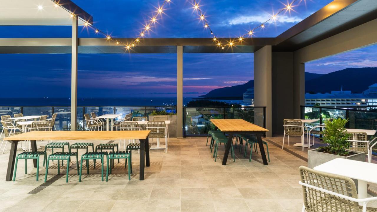 Oaks Cairns Hotel Екстер'єр фото