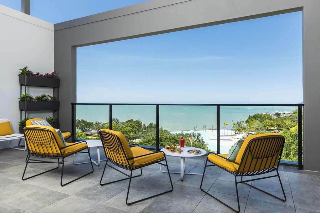 Oaks Cairns Hotel Ресторан фото