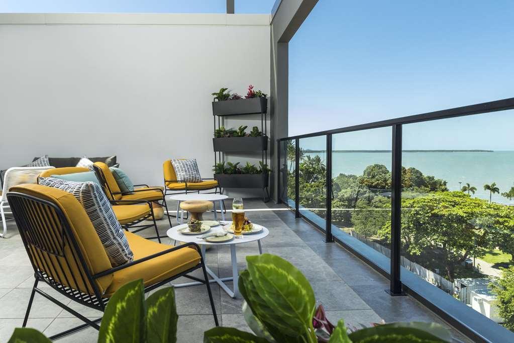 Oaks Cairns Hotel Ресторан фото