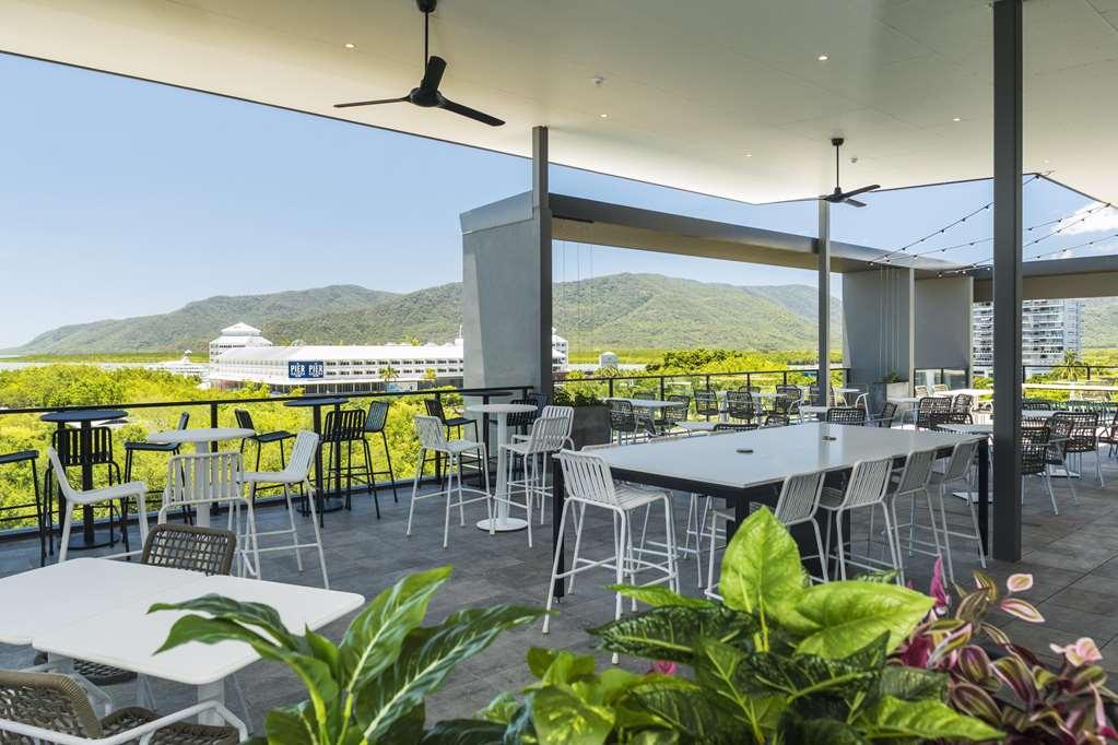 Oaks Cairns Hotel Ресторан фото